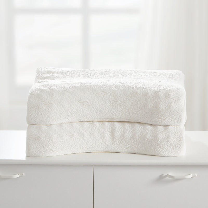 The New Pillow Core Is Suitable for Bedrooms And Guest Rooms, Providing Even Pressure Distribution, a Balanced Softness And Firmness, And Is a Universal Design That Accommodates Various Sleeping Positions, Creating a Cozy Atmosphere