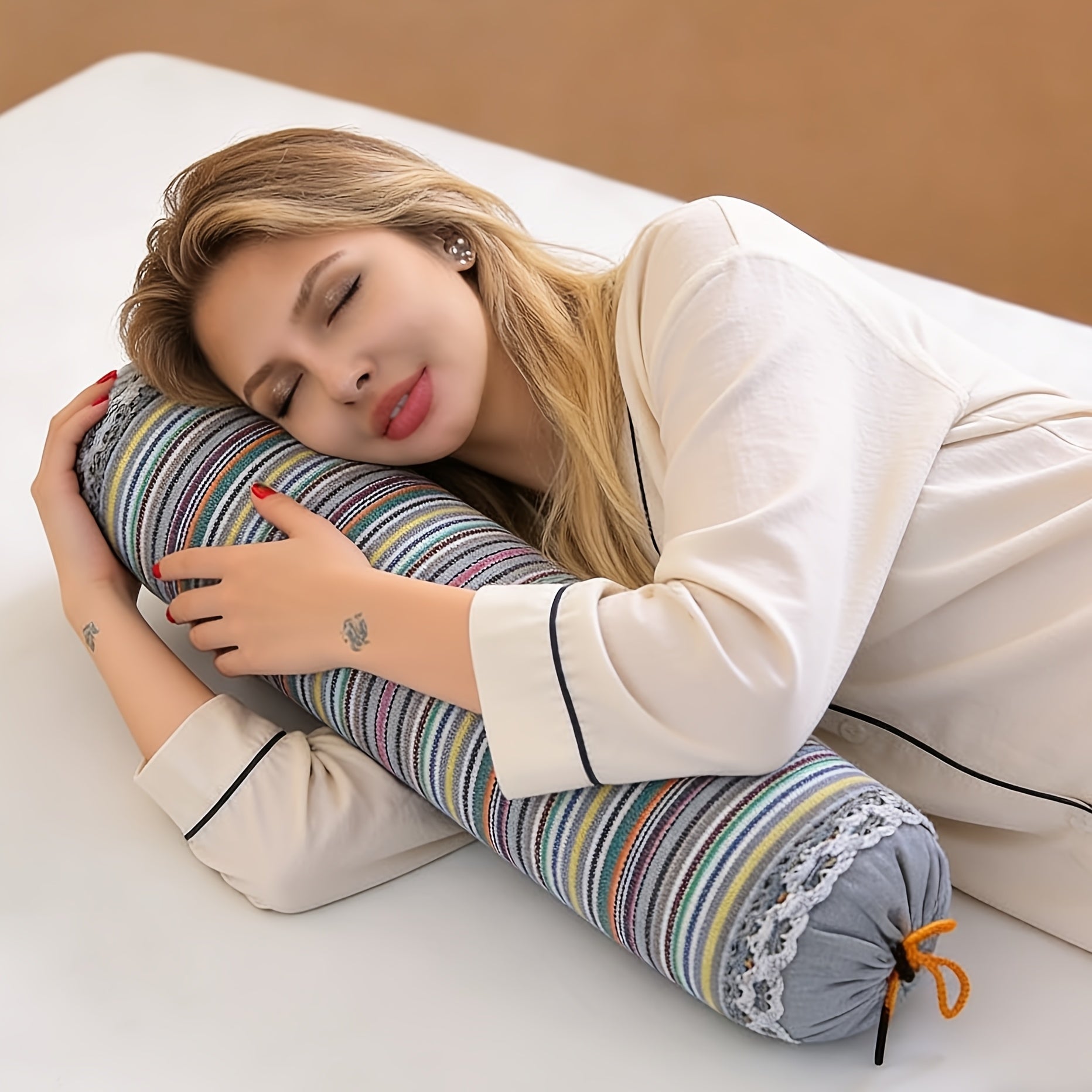 A New Round Pillow Designed for Sleeping, Featuring a Cylindrical Shape That Provides Neck Support. It Has a Cute And Exquisite Pattern with Soft And Comfortable Fabric, Suitable for All Seasons And Can Be Used in Bedrooms, Sofas, Schools