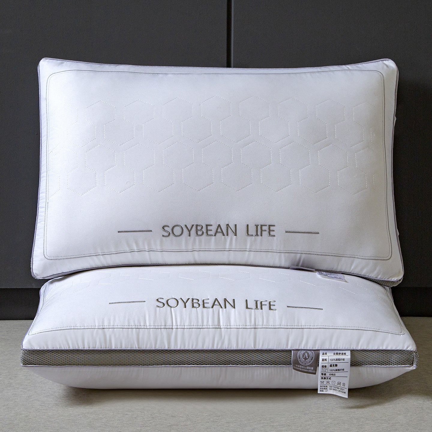 1pc Side Sleeping Pillow Optimizes Shoulder and Neck Support Based on Ergonomic Principles. The Soft, Breathable, and Elastic Pillow Core Is Fluffy and Closely Conforms to the Body's Curves. The Zoned Design Prioritizes Side Sleeping Comfort While