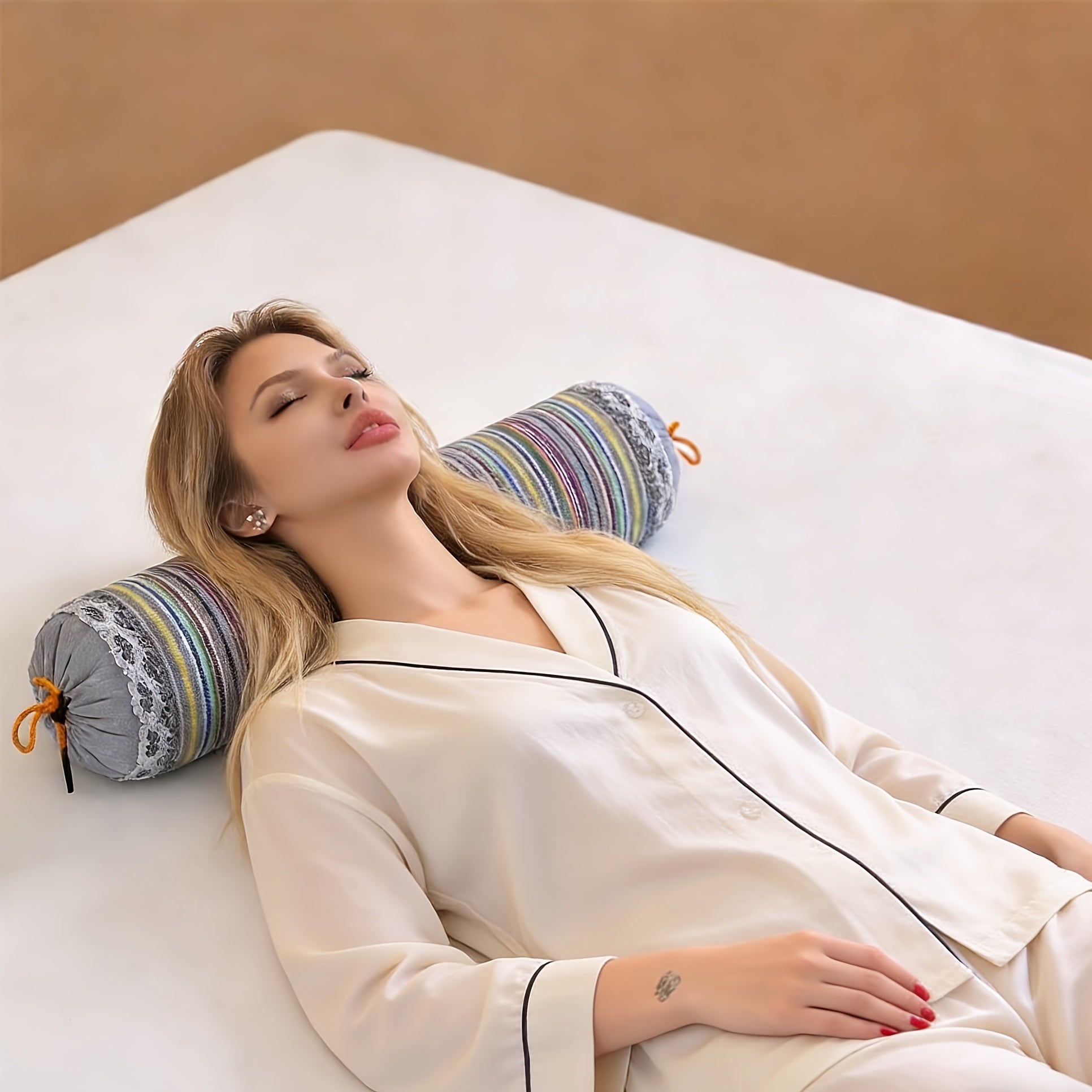 A New Round Pillow Designed for Sleeping, Featuring a Cylindrical Shape That Provides Neck Support. It Has a Cute And Exquisite Pattern with Soft And Comfortable Fabric, Suitable for All Seasons And Can Be Used in Bedrooms, Sofas, Schools